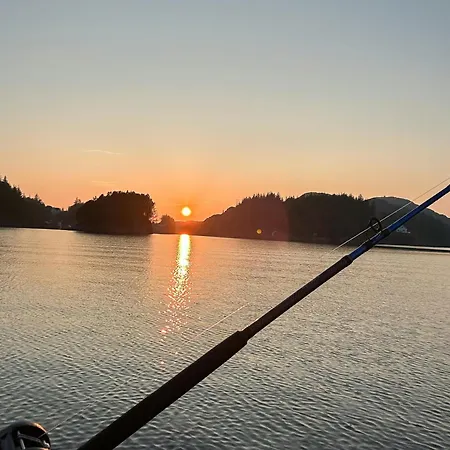 Charming Seaside With Amazing View 펜션 Hardbakke