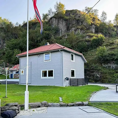 Charming Seaside With Amazing View 펜션 Hardbakke