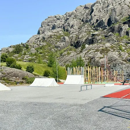 펜션 Charming Seaside With Amazing View Hardbakke