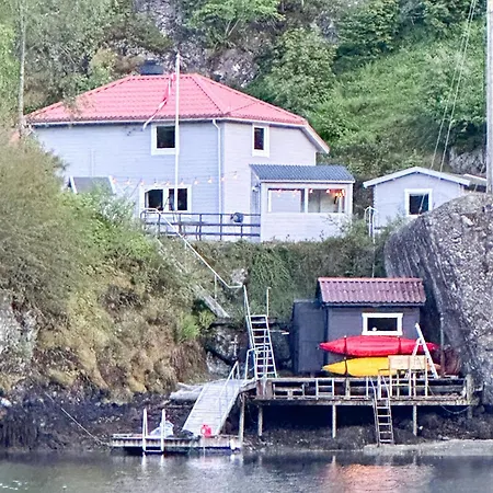 Charming Seaside With Amazing View Hardbakke